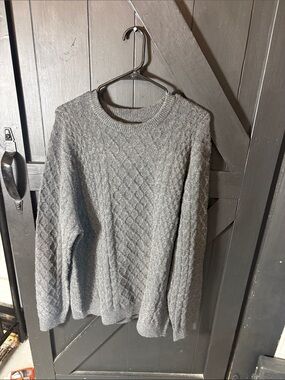 Men's Textured Crewneck Sweater in Gray